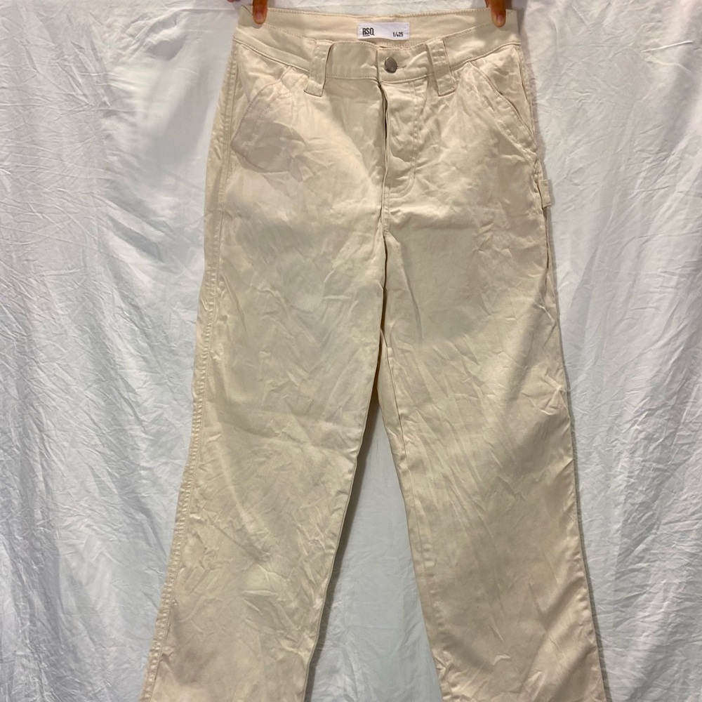 Tilly’s cream cargo pants